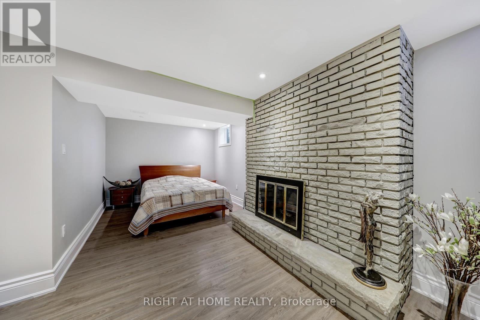 8 Hillavon Drive, Toronto, Ontario  M9B 2P5 - Photo 36 - W12386786