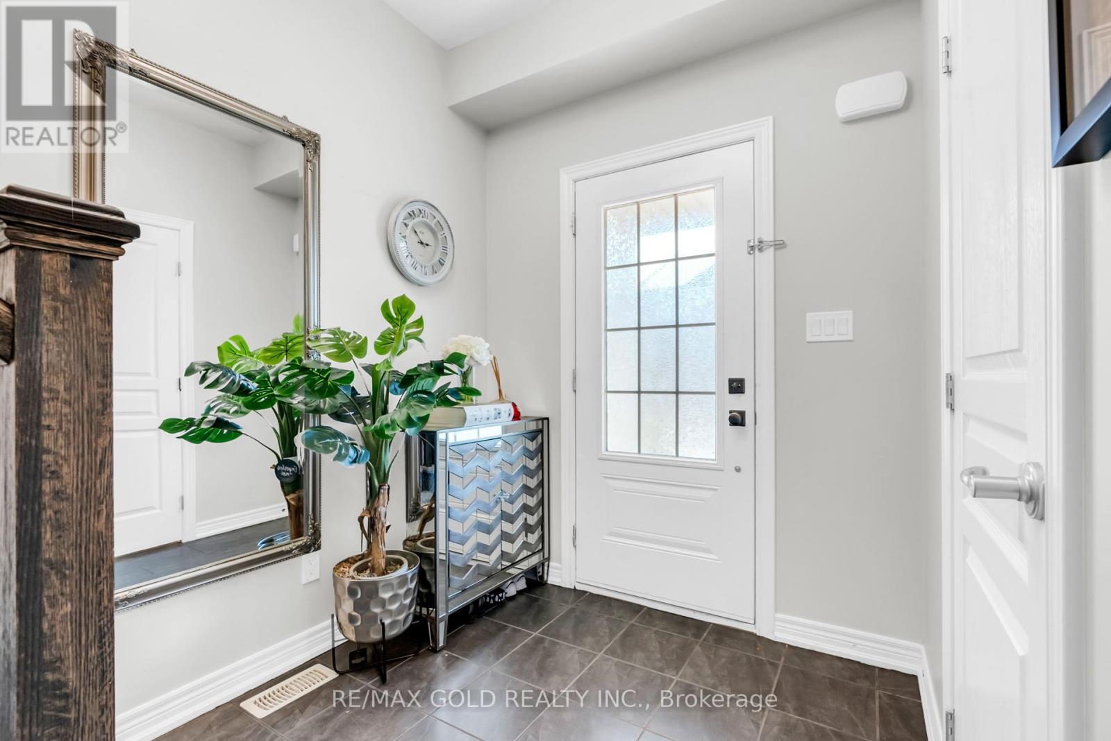 73 Severino Circle, West Lincoln, Ontario  L0R 2A0 - Photo 8 - X12434274