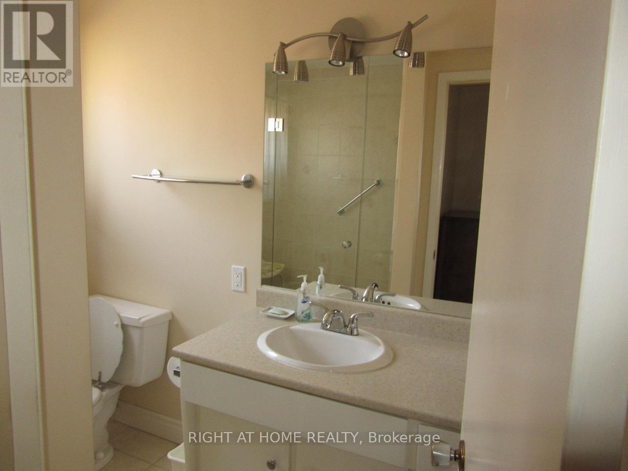 1588 Hobbs Crescent, Mississauga, Ontario  L5J 3R9 - Photo 11 - W12435331