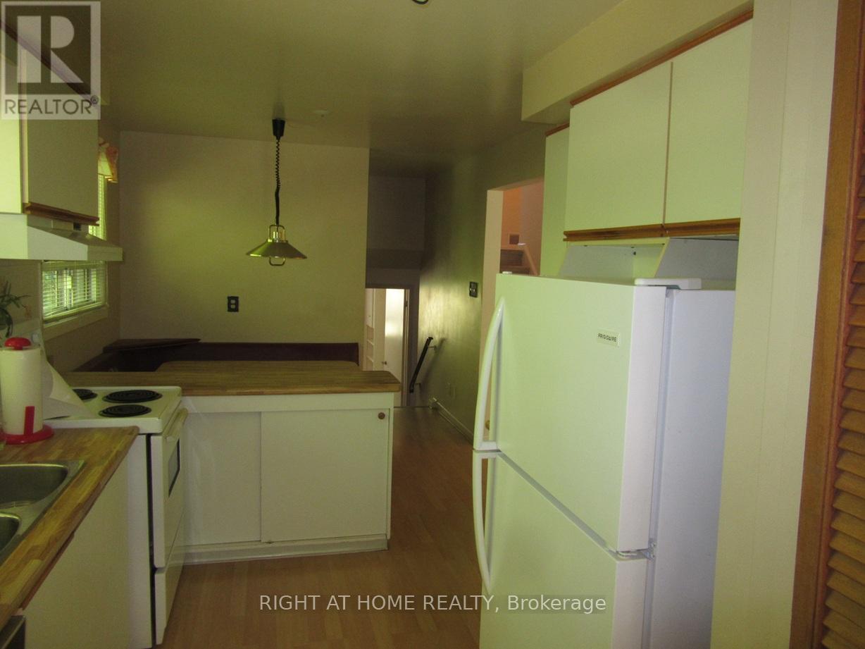 1588 Hobbs Crescent, Mississauga, Ontario  L5J 3R9 - Photo 6 - W12435331