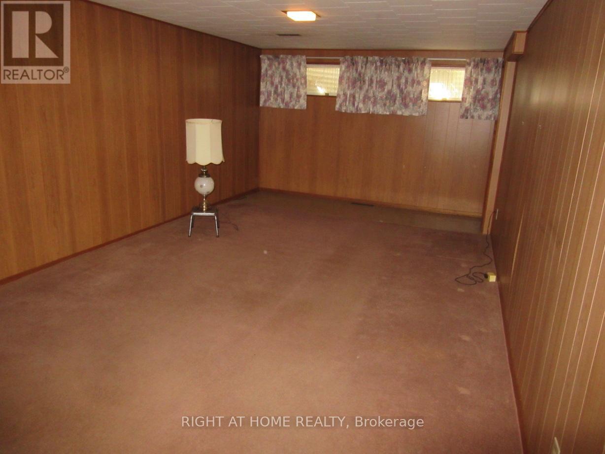 1588 Hobbs Crescent, Mississauga, Ontario  L5J 3R9 - Photo 13 - W12435331