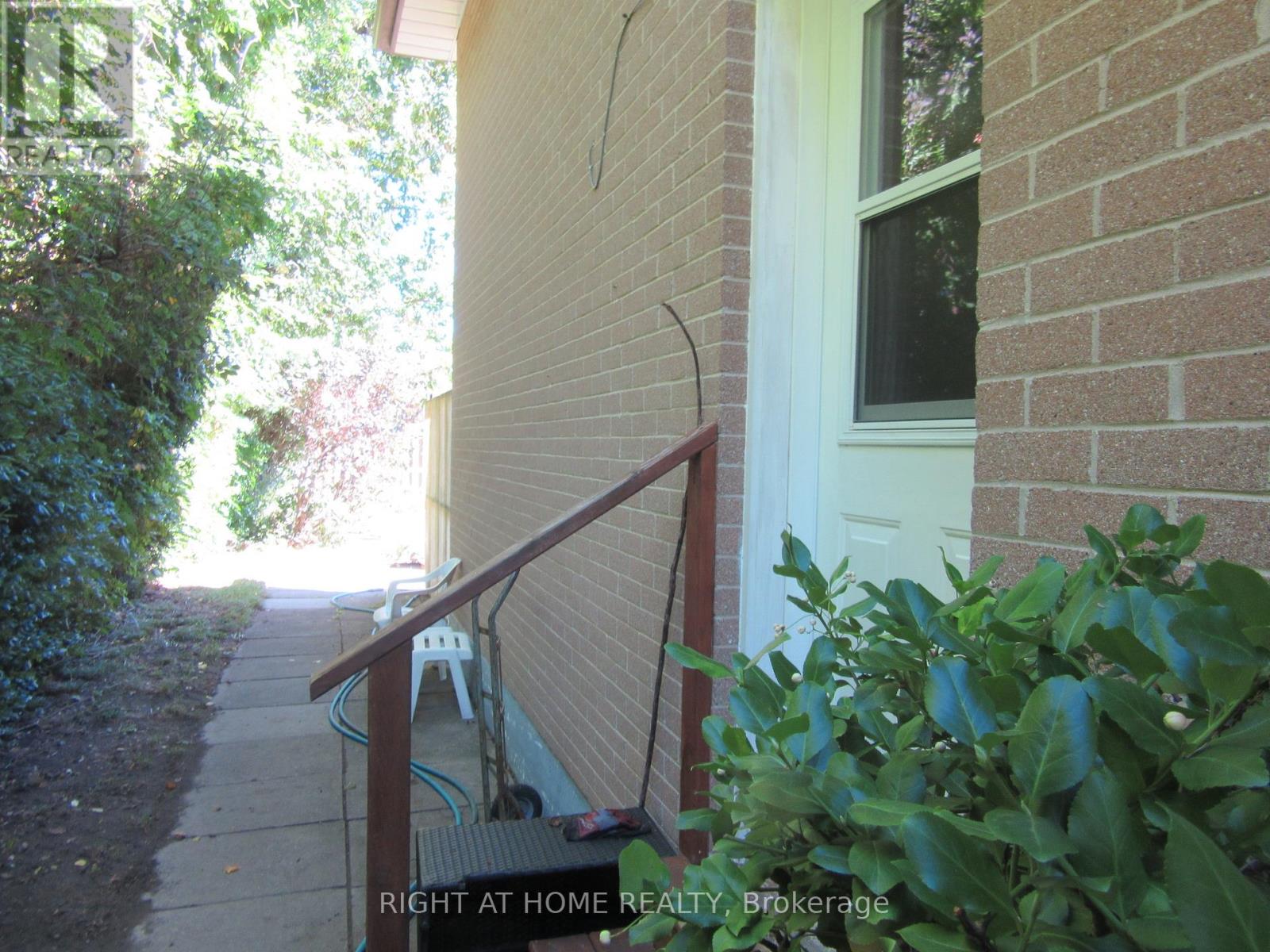 1588 Hobbs Crescent, Mississauga, Ontario  L5J 3R9 - Photo 18 - W12435331