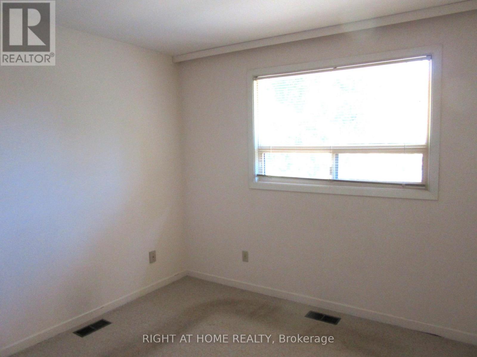 1588 Hobbs Crescent, Mississauga, Ontario  L5J 3R9 - Photo 7 - W12435331