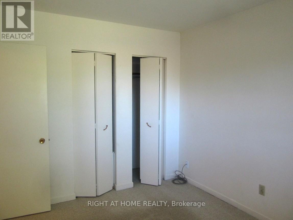 1588 Hobbs Crescent, Mississauga, Ontario  L5J 3R9 - Photo 8 - W12435331