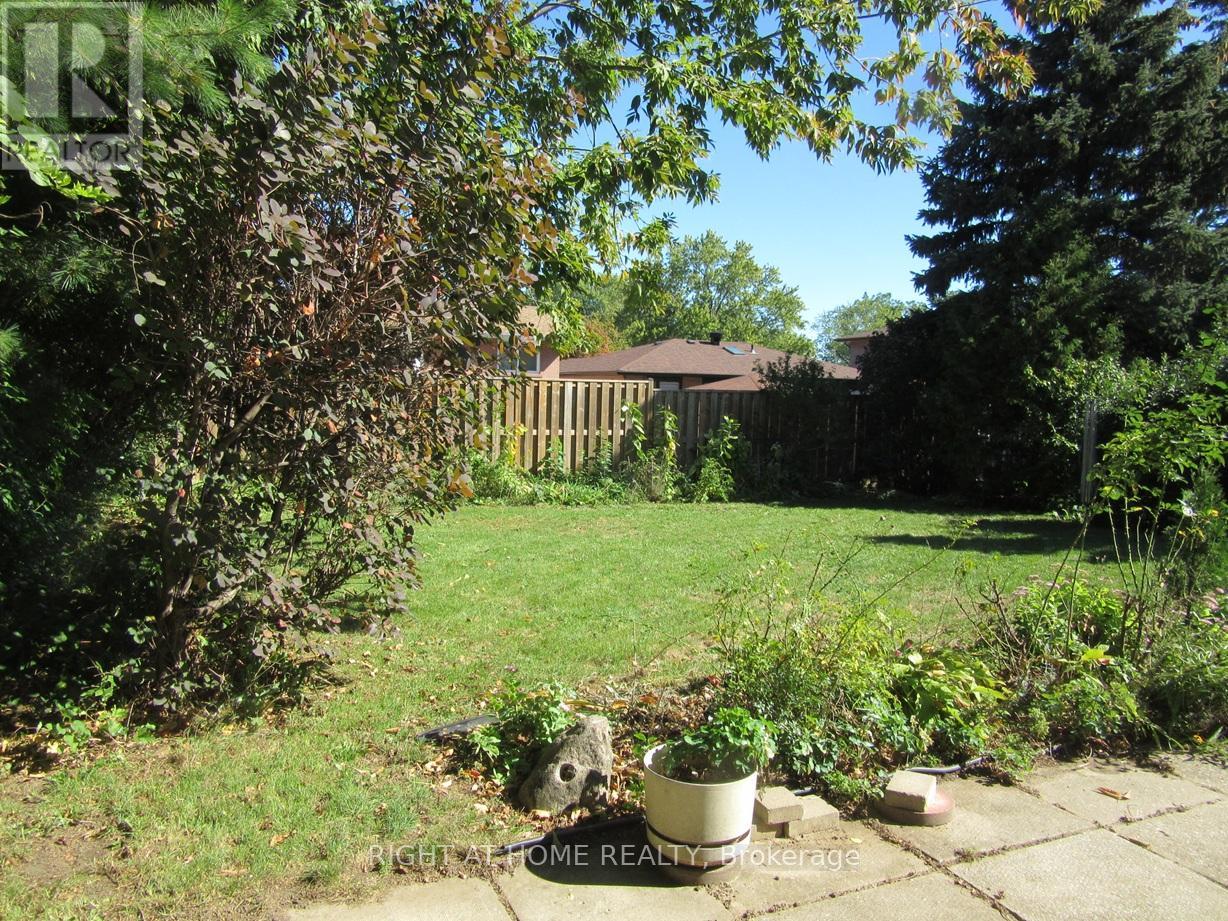 1588 Hobbs Crescent, Mississauga, Ontario  L5J 3R9 - Photo 20 - W12435331