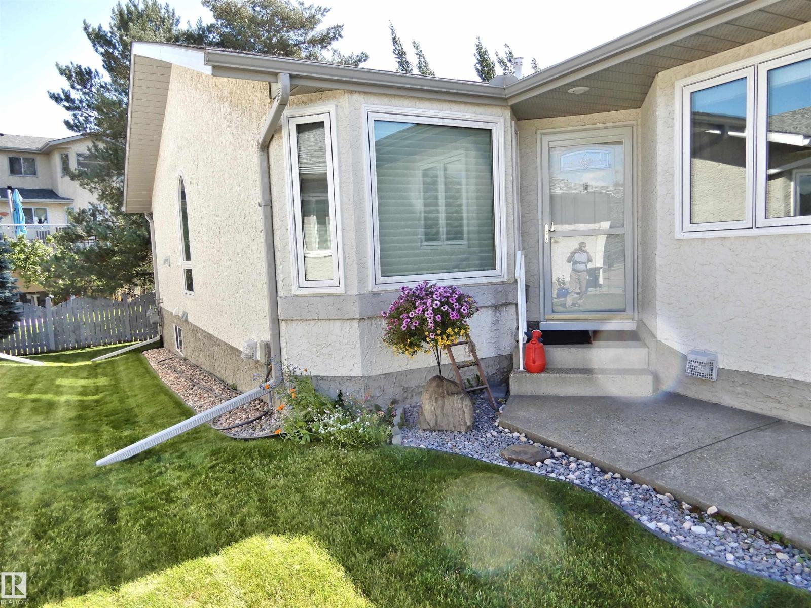 6530 158 Av Nw, Edmonton, Alberta  T5Y 2S7 - Photo 2 - E4459612