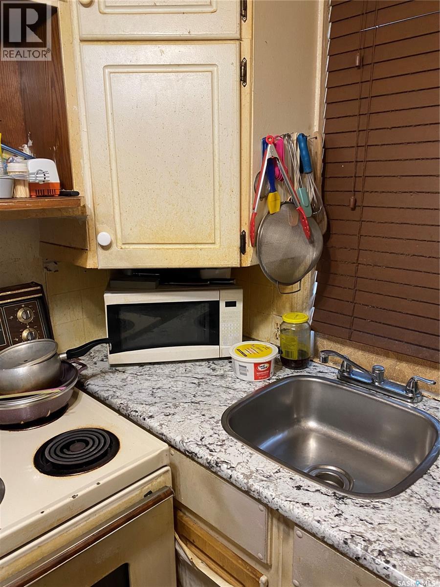 213 N Avenue N, Saskatoon, Saskatchewan  S7L 2T2 - Photo 3 - SK019721