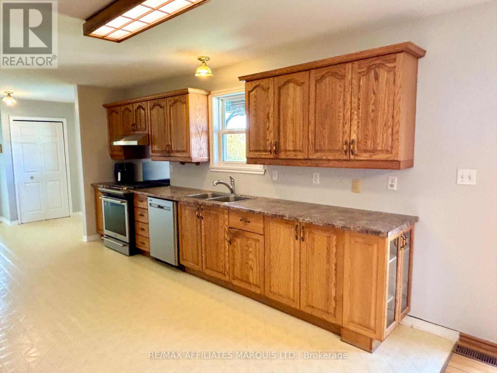 16925 Cornwall Centre Road, South Stormont, Ontario  K6H 5R7 - Photo 14 - X12436379