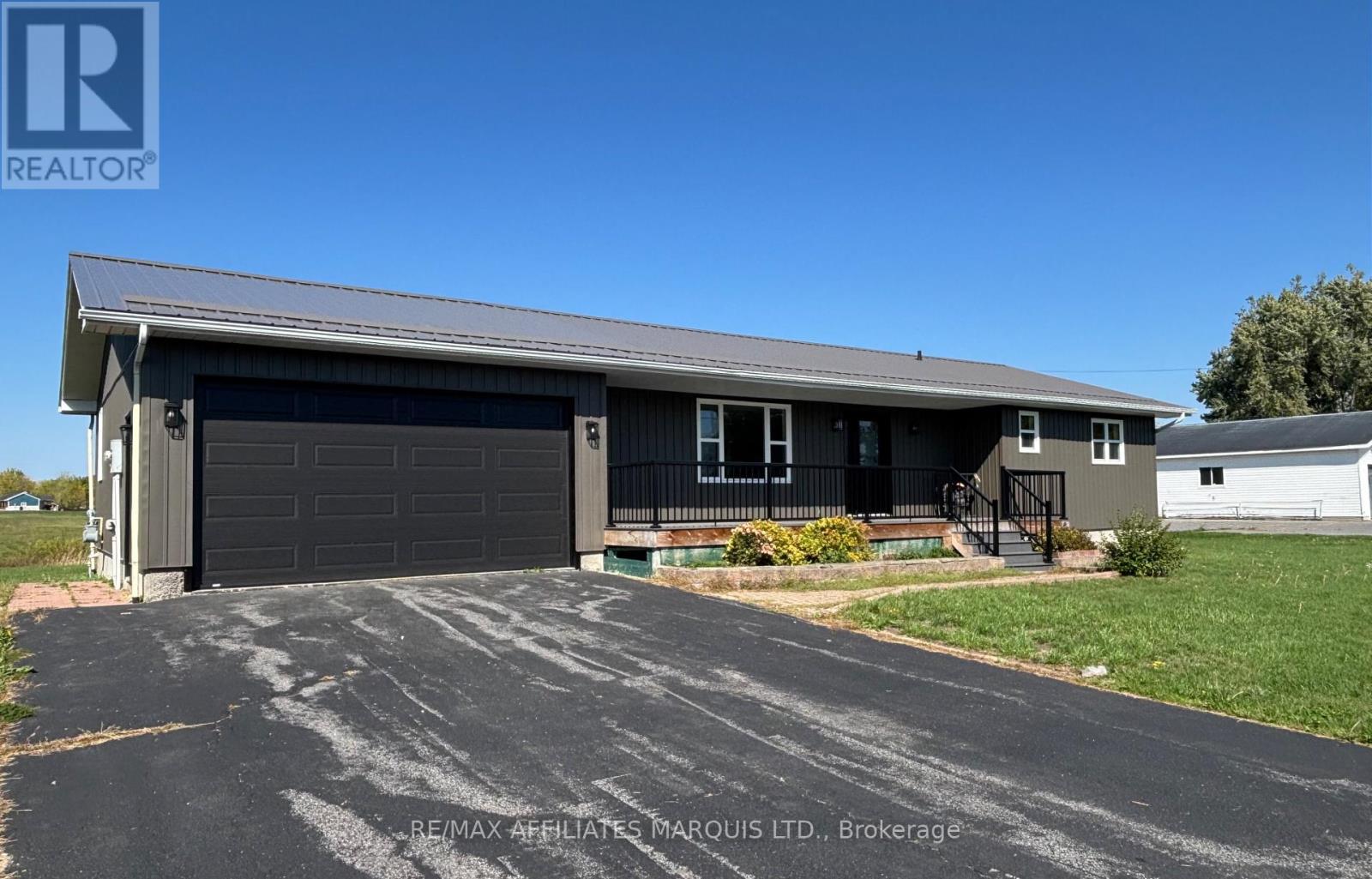 16925 Cornwall Centre Road, South Stormont, Ontario  K6H 5R7 - Photo 2 - X12436379