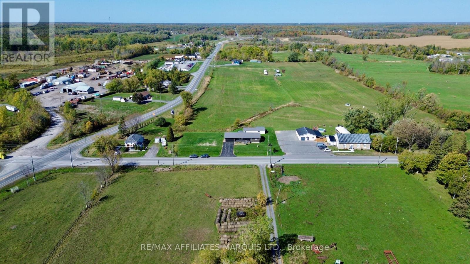 16925 Cornwall Centre Road, South Stormont, Ontario  K6H 5R7 - Photo 36 - X12436379