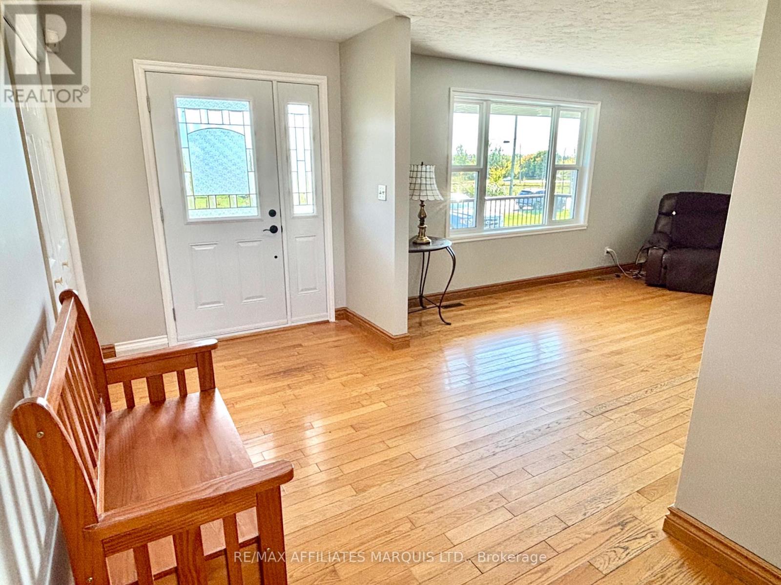 16925 Cornwall Centre Road, South Stormont, Ontario  K6H 5R7 - Photo 7 - X12436379