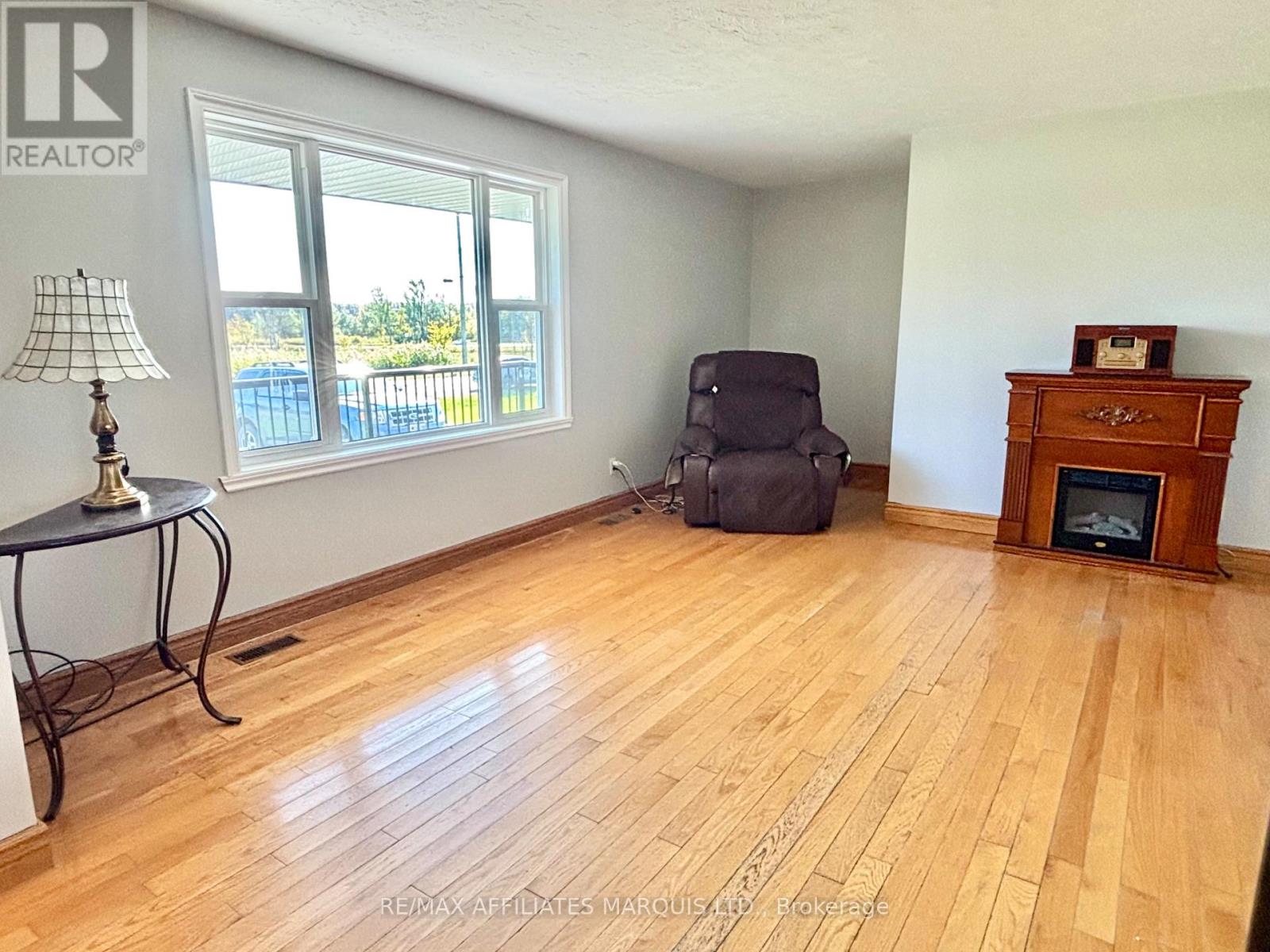 16925 Cornwall Centre Road, South Stormont, Ontario  K6H 5R7 - Photo 8 - X12436379