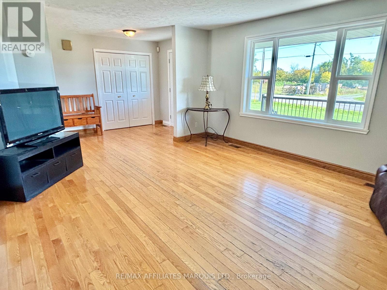 16925 Cornwall Centre Road, South Stormont, Ontario  K6H 5R7 - Photo 9 - X12436379