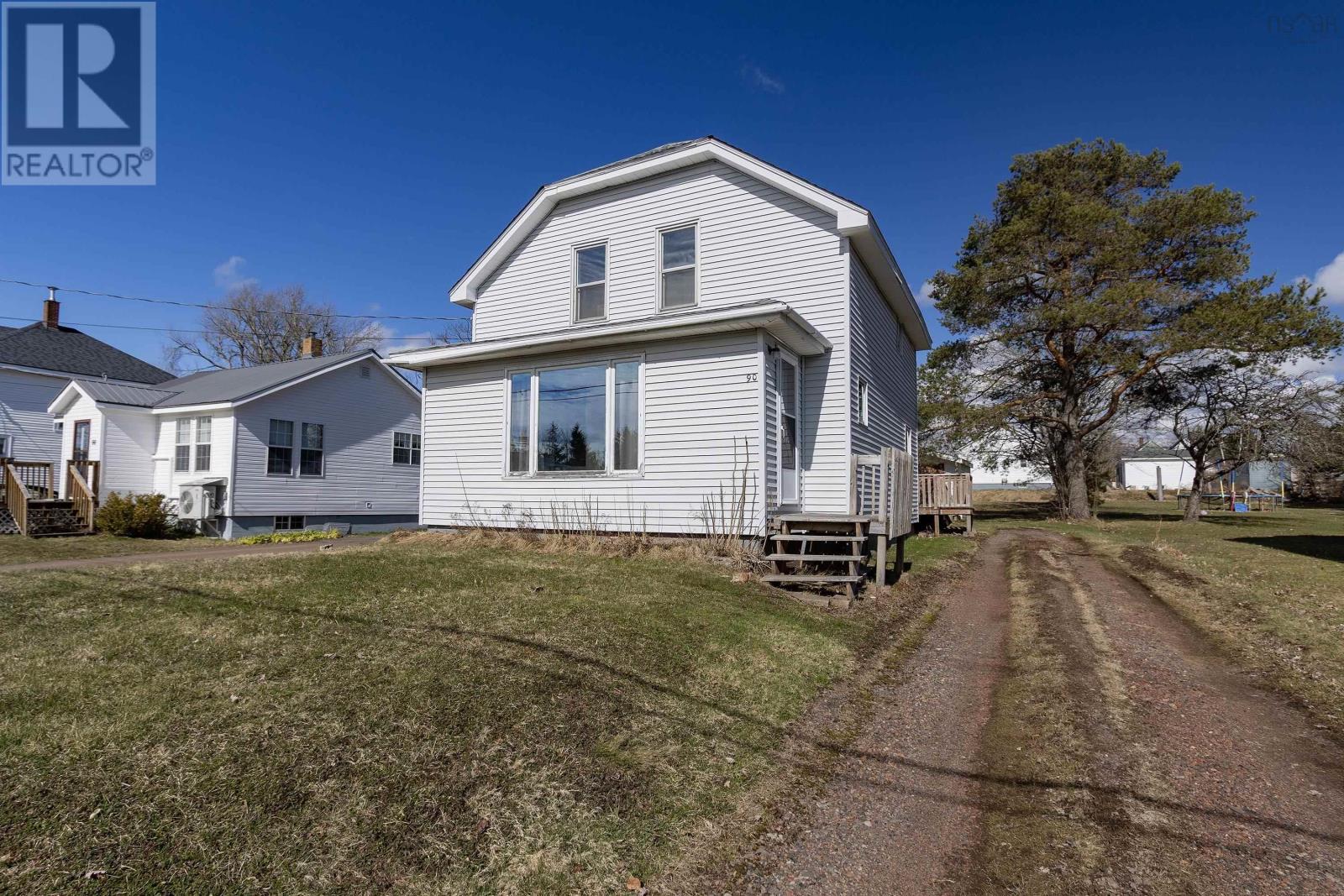 90 McFarlane Street, Springhill, Nova Scotia