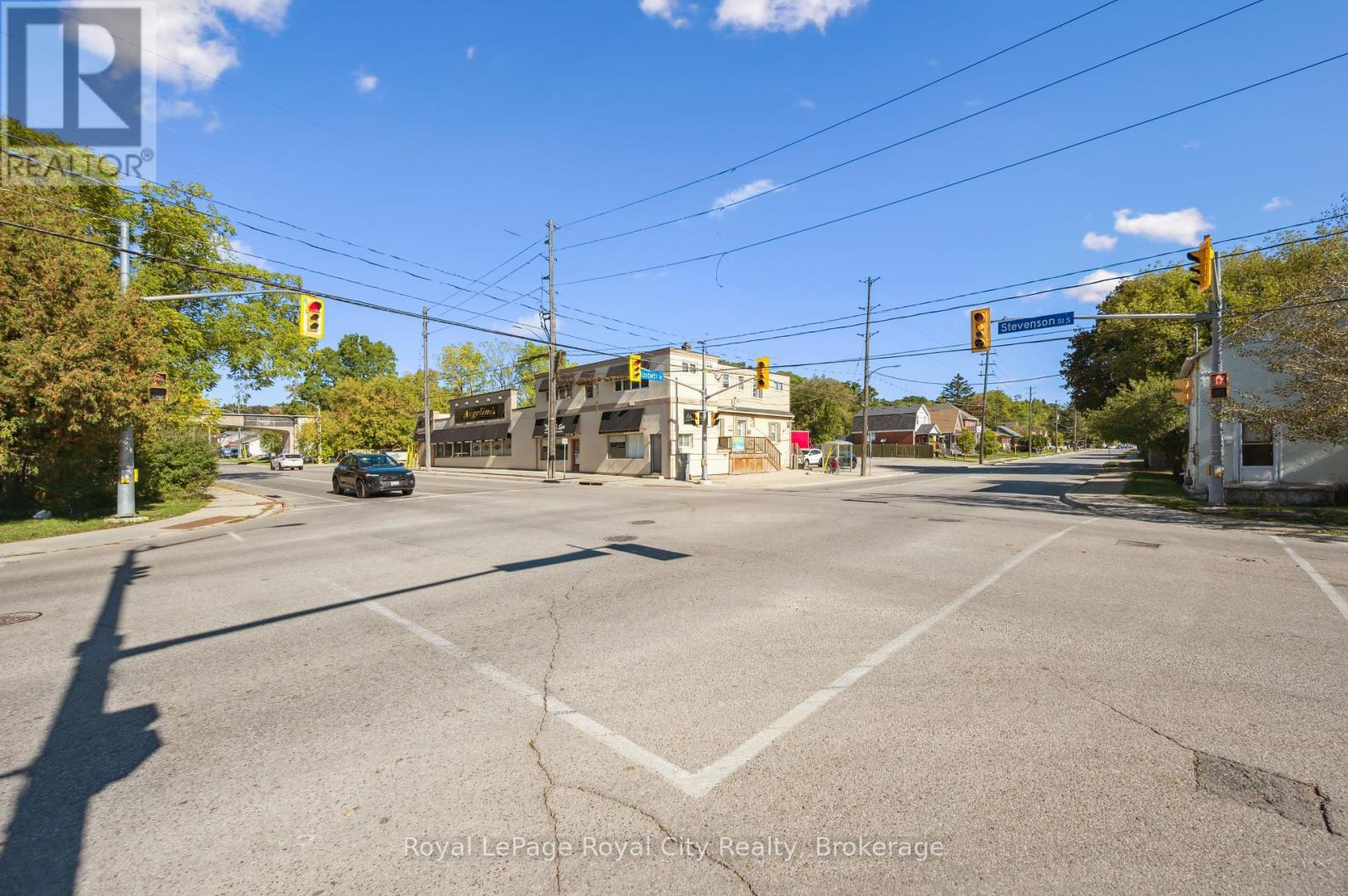 239 Elizabeth Street, Guelph, Ontario  N1E 2X6 - Photo 9 - X12436391