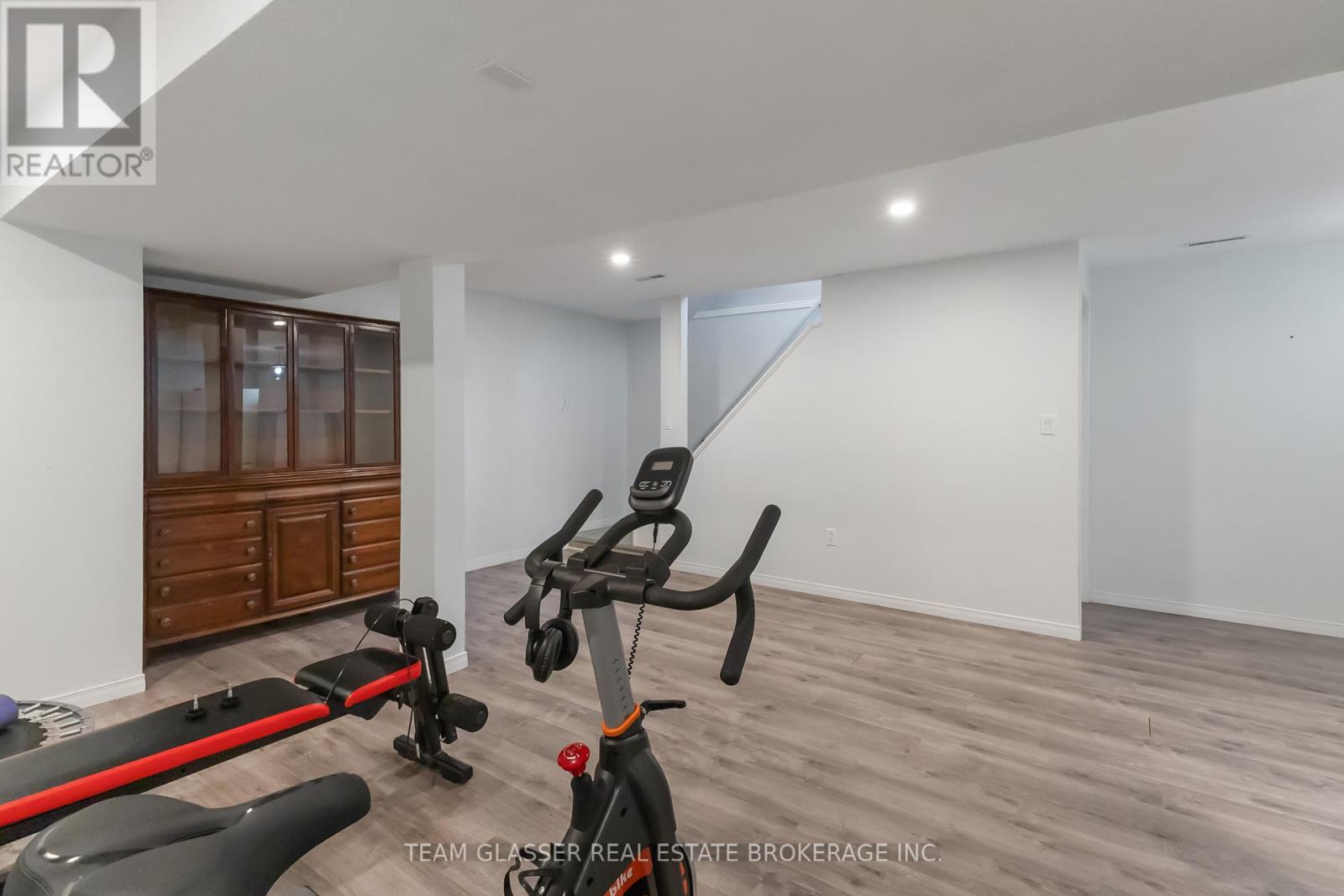 17 Carrie Crescent, St. Thomas, Ontario  N5R 6B9 - Photo 3 - X12436358