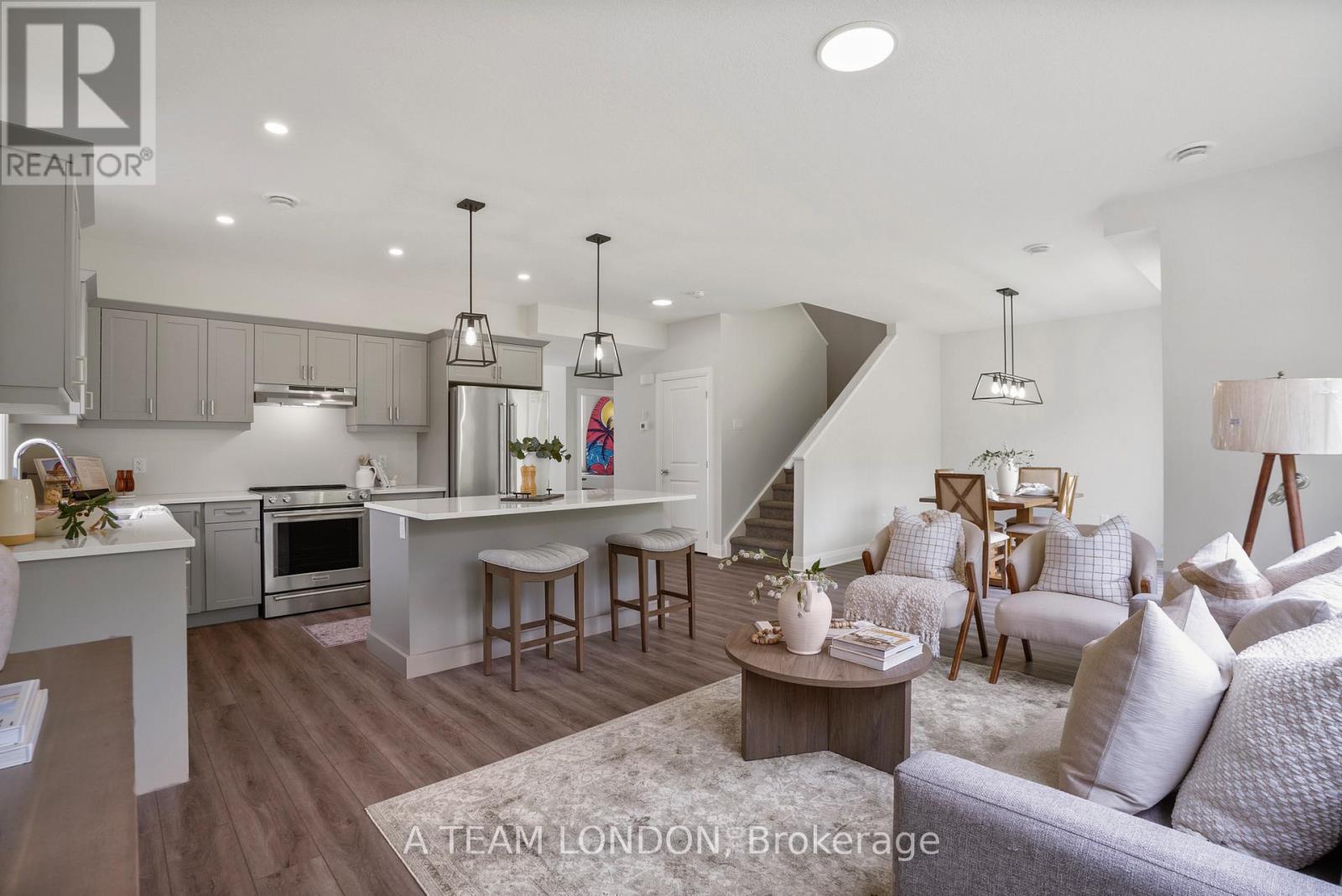 93 The Promenade, Central Elgin, Ontario  N5L 1C5 - Photo 2 - X12436390