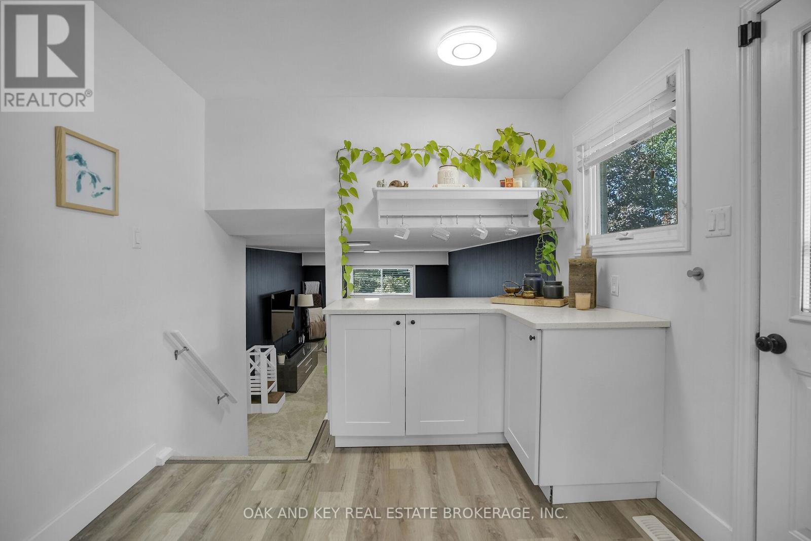 94 Edmunds Crescent, London South, Ontario  N5Z 4J2 - Photo 11 - X12436505