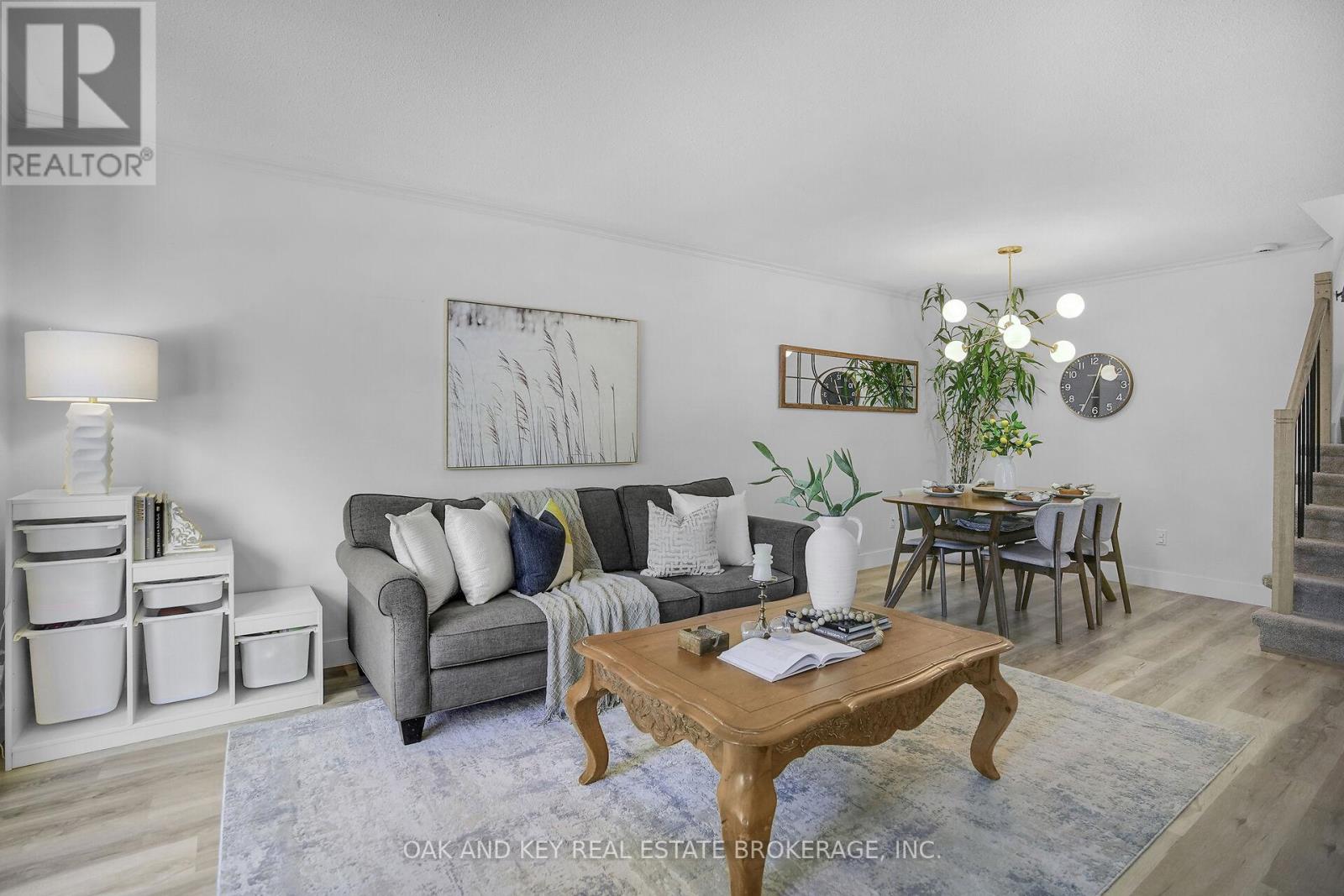 94 Edmunds Crescent, London South, Ontario  N5Z 4J2 - Photo 6 - X12436505