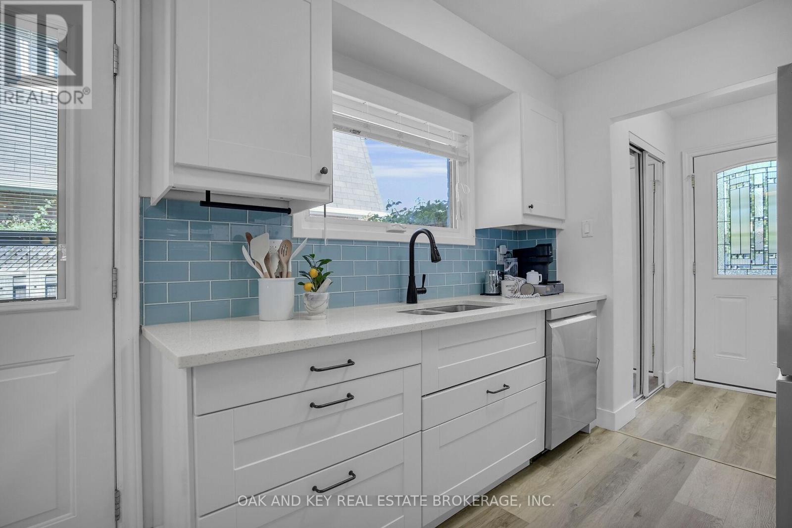 94 Edmunds Crescent, London South, Ontario  N5Z 4J2 - Photo 9 - X12436505