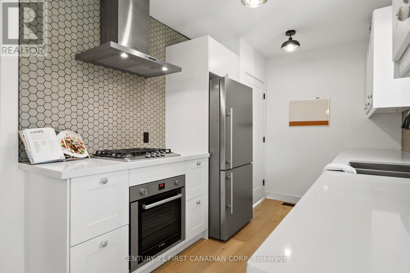 21 Marbenor Crescent, London East, Ontario  N5W 1T4 - Photo 15 - X12436543