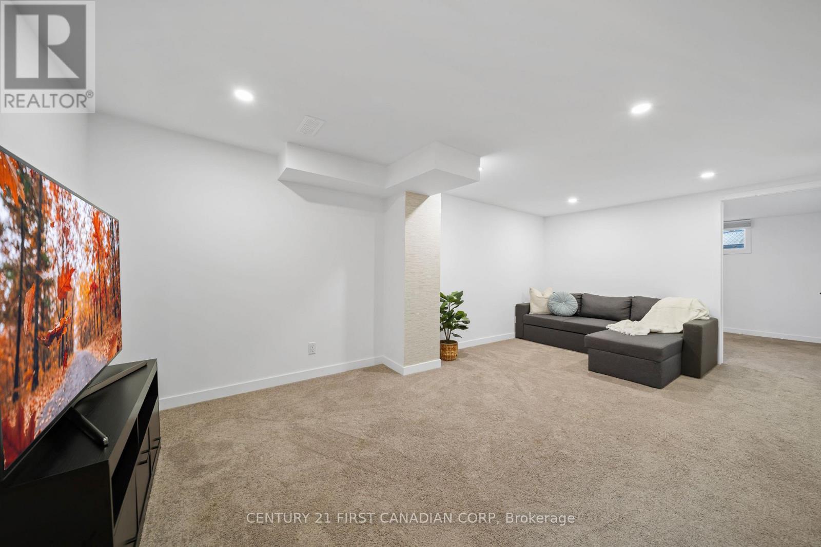 21 Marbenor Crescent, London East, Ontario  N5W 1T4 - Photo 22 - X12436543