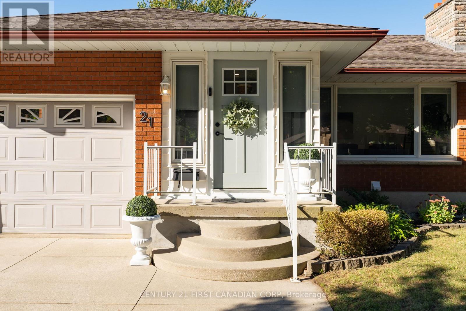 21 Marbenor Crescent, London East, Ontario  N5W 1T4 - Photo 3 - X12436543