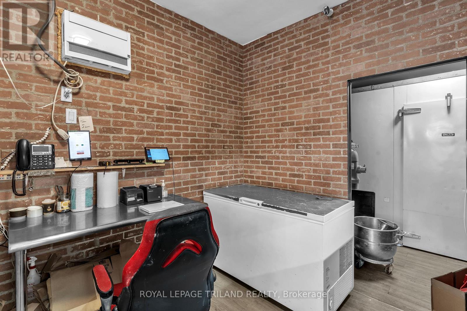 218 Horton Street E, London East, Ontario  N6B 1K9 - Photo 10 - X12436545