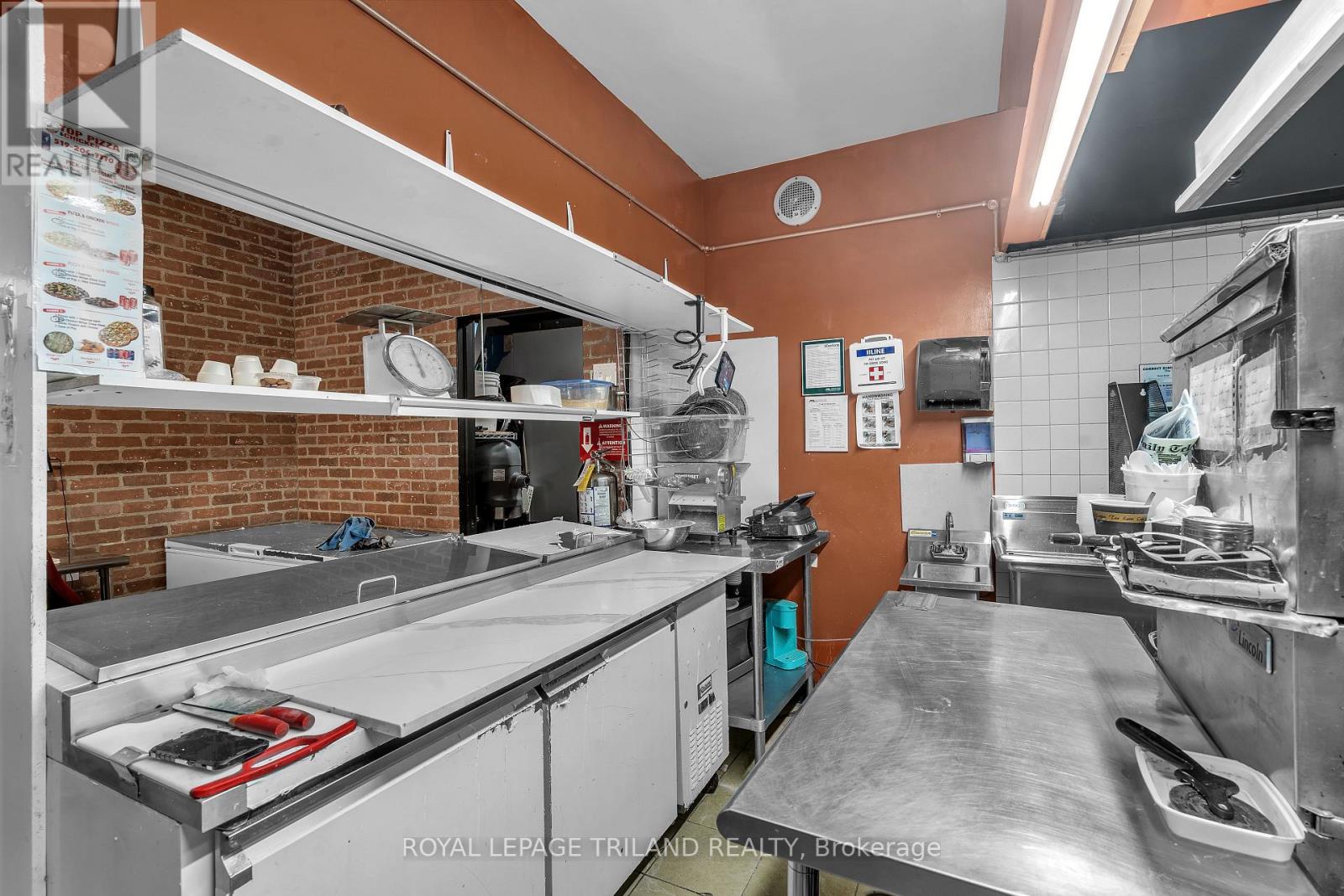 218 Horton Street E, London East, Ontario  N6B 1K9 - Photo 13 - X12436545