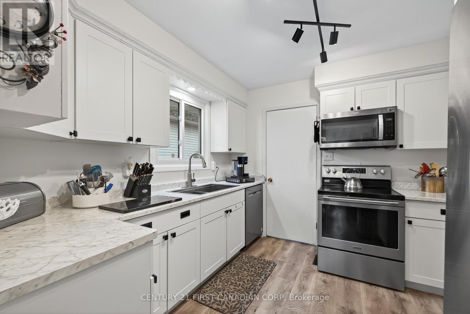 20 Ashbury Avenue, London South, Ontario  N6E 1S8 - Photo 2 - X12436560
