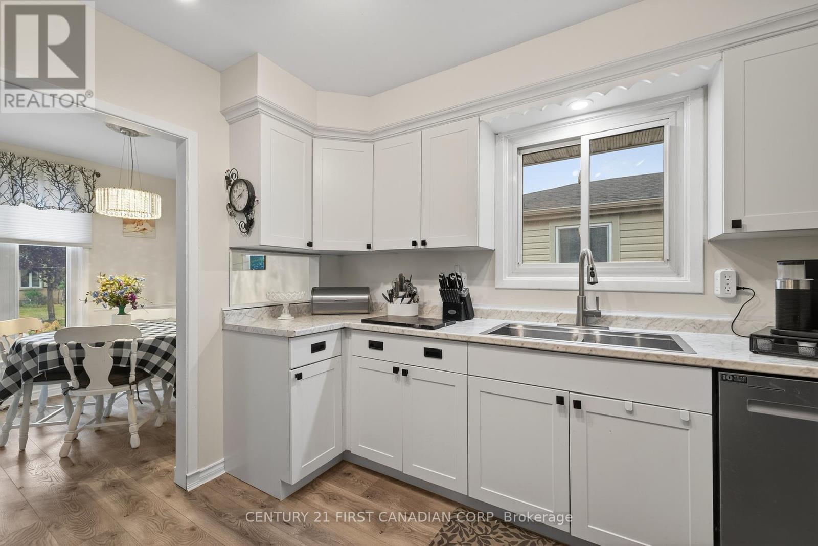 20 Ashbury Avenue, London South, Ontario  N6E 1S8 - Photo 3 - X12436560