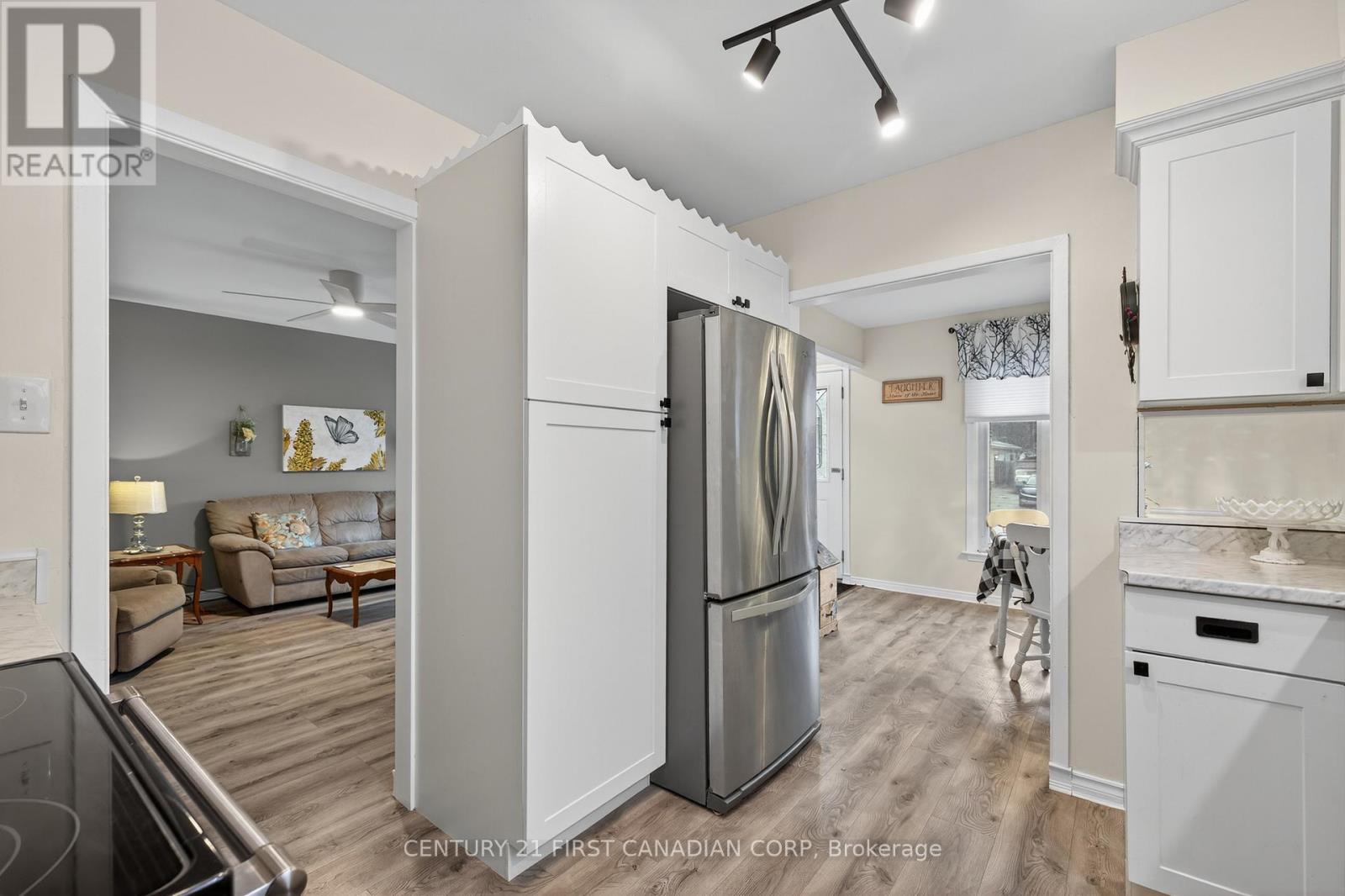 20 Ashbury Avenue, London South, Ontario  N6E 1S8 - Photo 4 - X12436560
