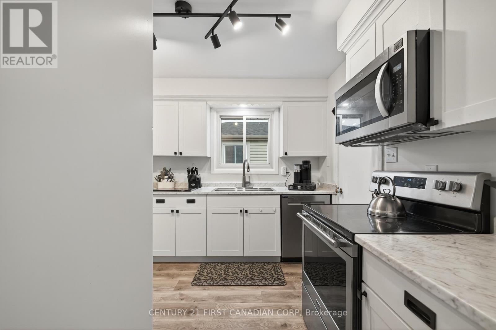 20 Ashbury Avenue, London South, Ontario  N6E 1S8 - Photo 6 - X12436560