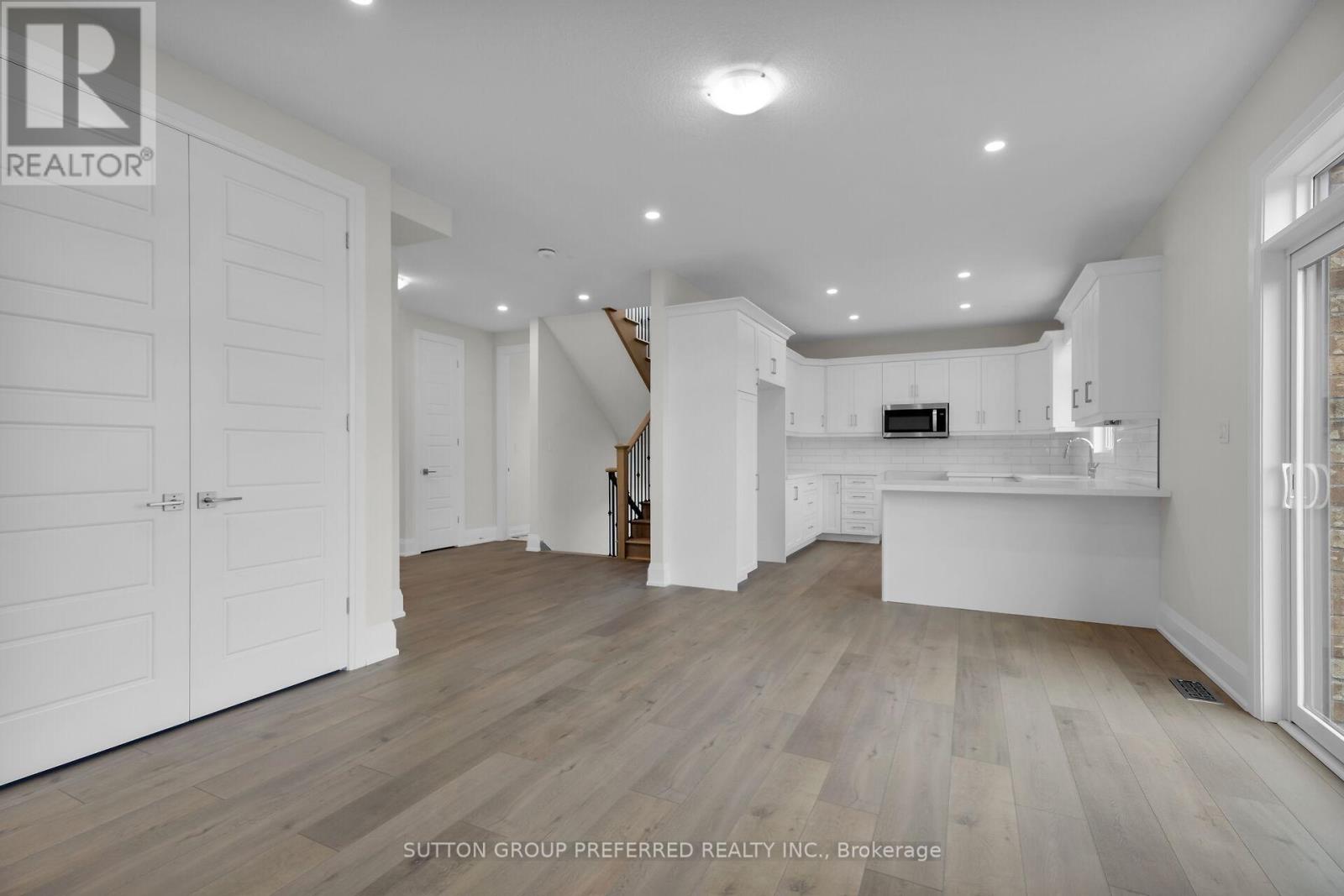 1 Bouw Place, Dutton/dunwich, Ontario  N0L 1J0 - Photo 5 - X12436571