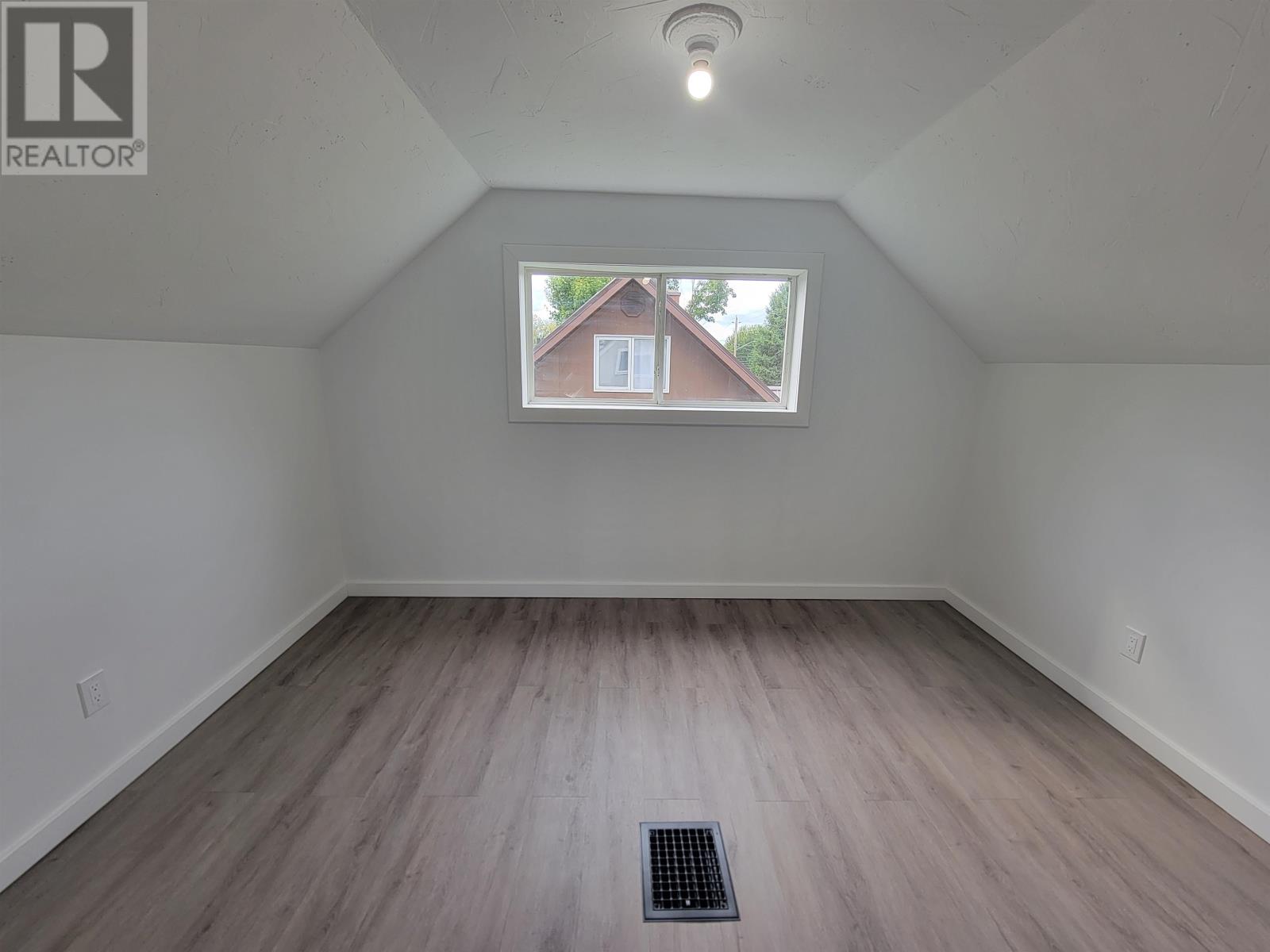 613 Third St W, Fort Frances, Ontario  P9A 3B3 - Photo 8 - TB252831