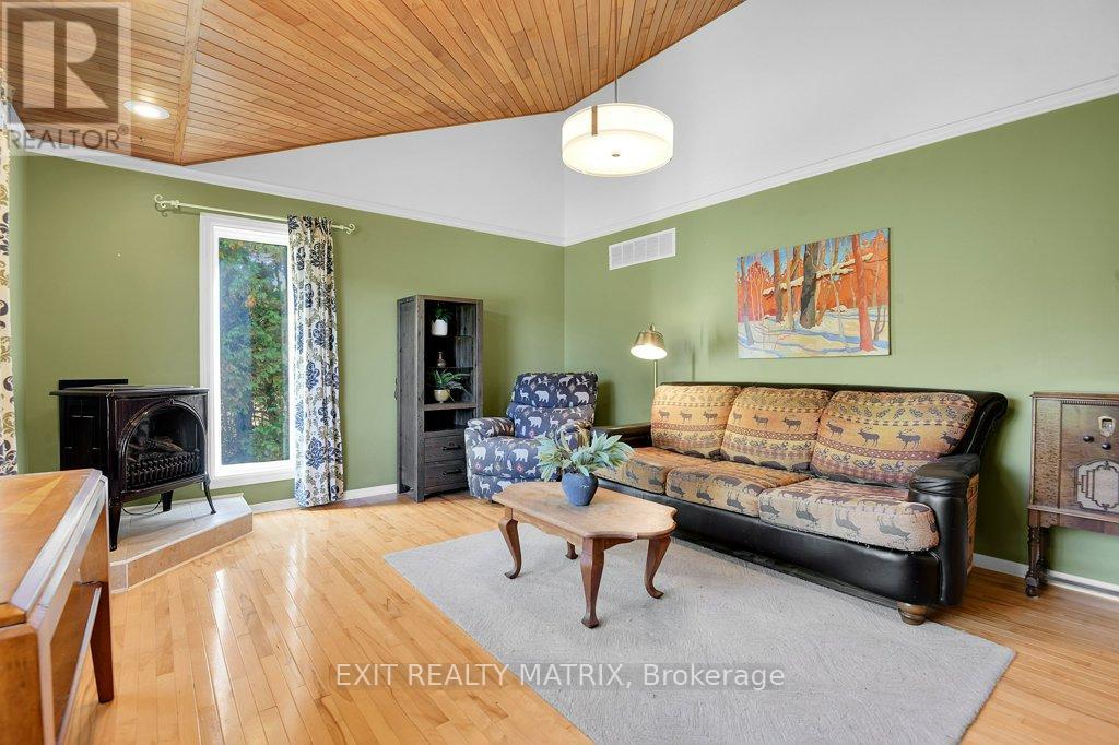 1374 County 7 Road, North Dundas, Ontario  K0A 2R0 - Photo 7 - X12436330
