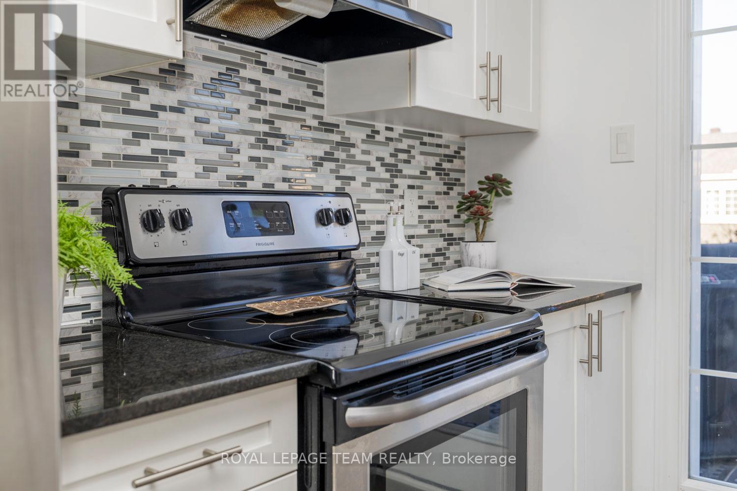 552 Foxlight Circle, Ottawa, Ontario  K2R 1G9 - Photo 10 - X12436337