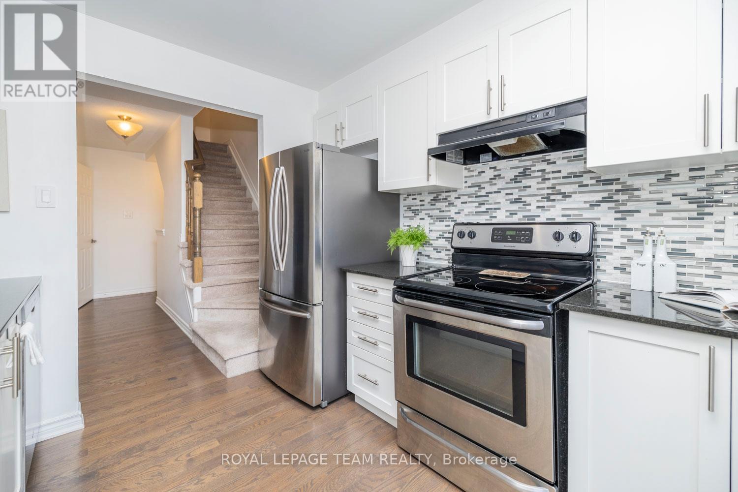 552 Foxlight Circle, Ottawa, Ontario  K2R 1G9 - Photo 11 - X12436337