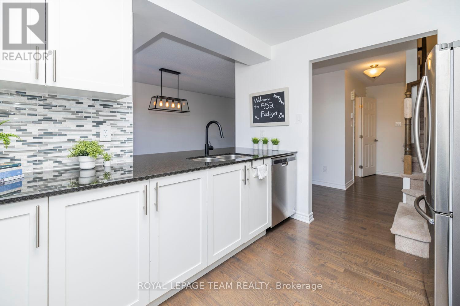 552 Foxlight Circle, Ottawa, Ontario  K2R 1G9 - Photo 12 - X12436337