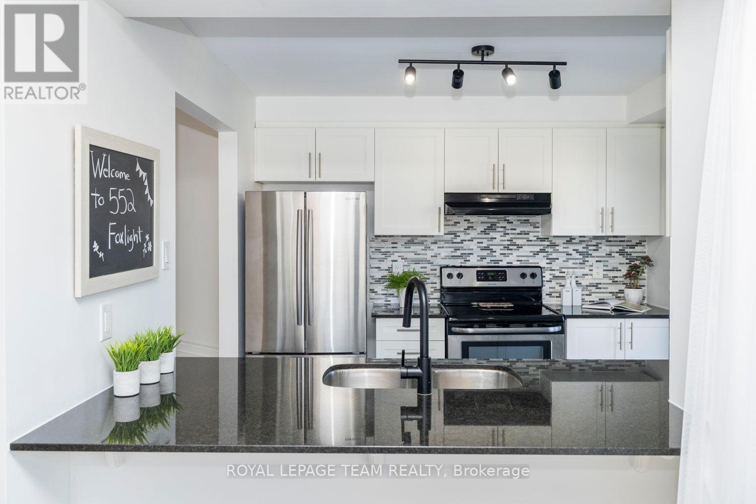 552 Foxlight Circle, Ottawa, Ontario  K2R 1G9 - Photo 13 - X12436337