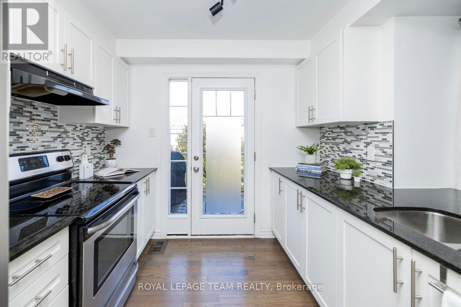 552 Foxlight Circle, Ottawa, Ontario  K2R 1G9 - Photo 14 - X12436337