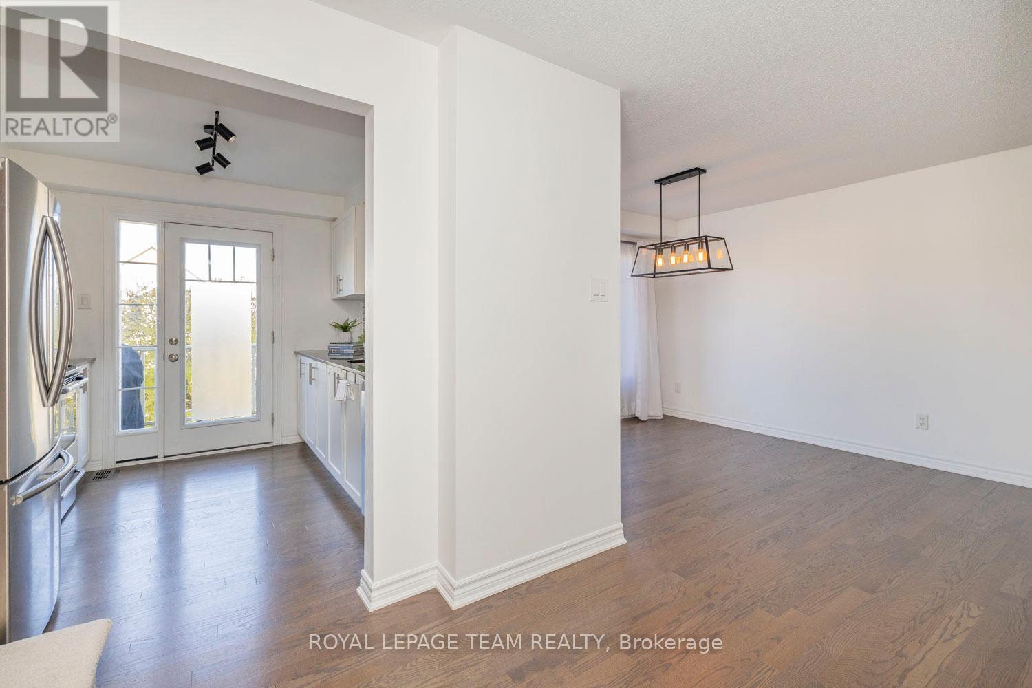 552 Foxlight Circle, Ottawa, Ontario  K2R 1G9 - Photo 17 - X12436337
