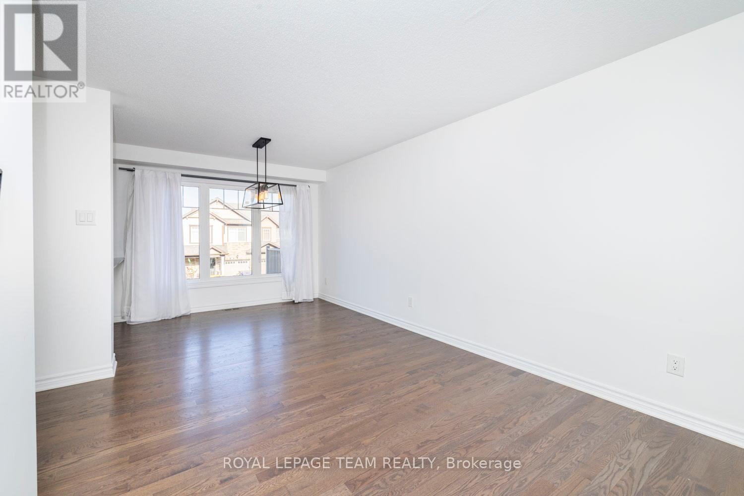 552 Foxlight Circle, Ottawa, Ontario  K2R 1G9 - Photo 18 - X12436337