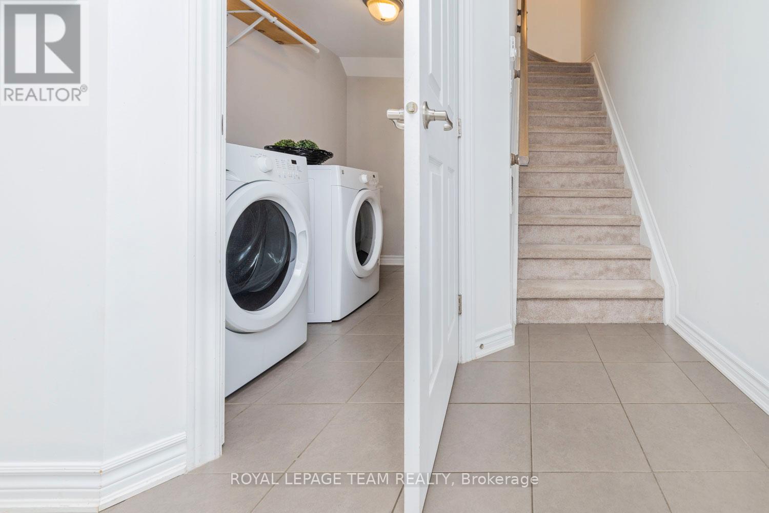552 Foxlight Circle, Ottawa, Ontario  K2R 1G9 - Photo 5 - X12436337