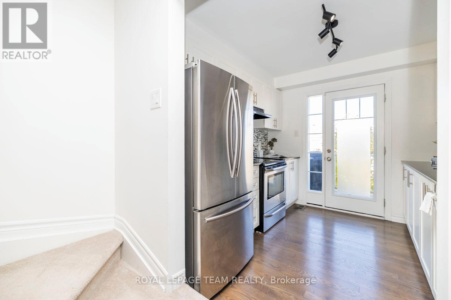 552 Foxlight Circle, Ottawa, Ontario  K2R 1G9 - Photo 7 - X12436337