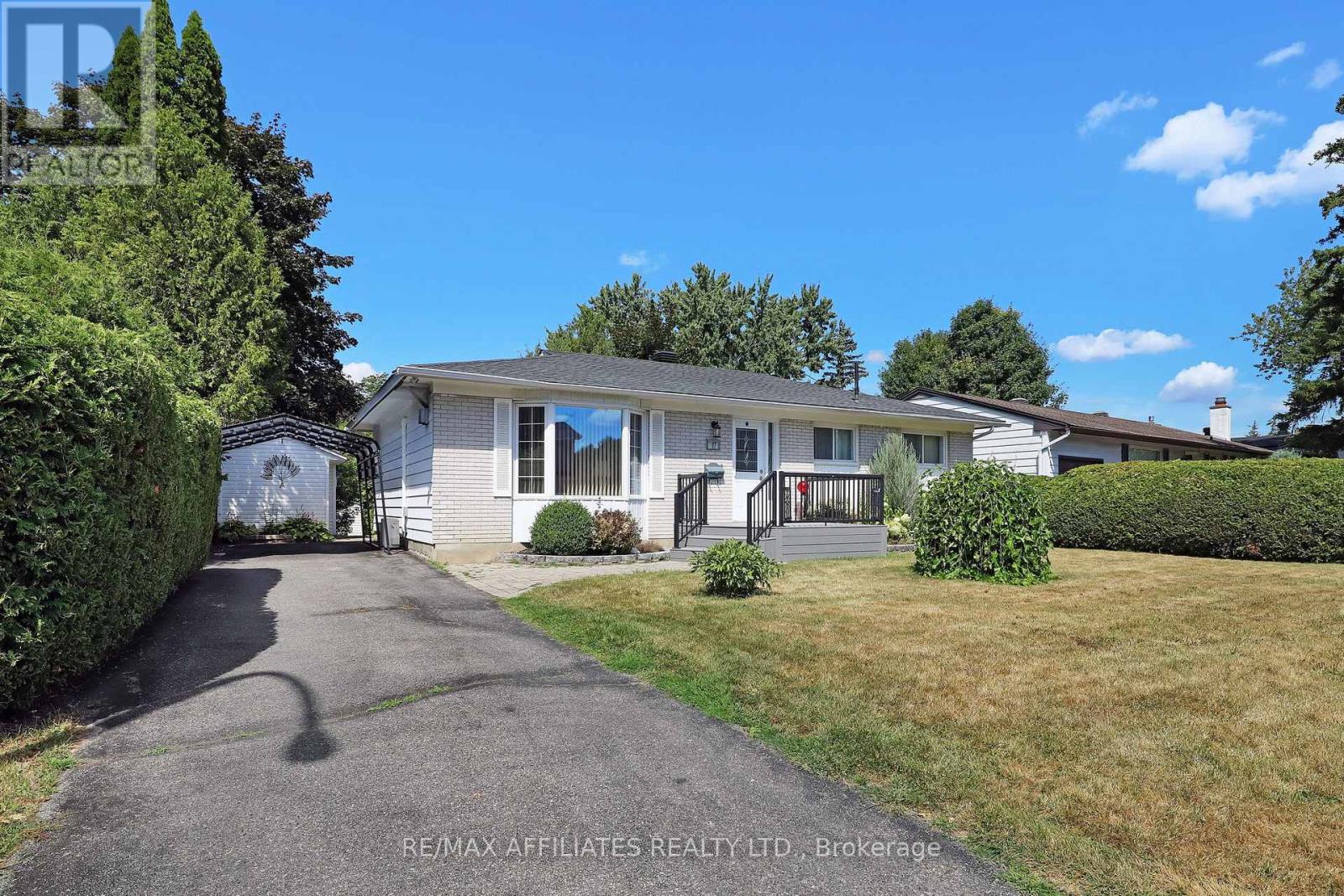 17 CANFIELD ROAD, Ottawa, Ontario