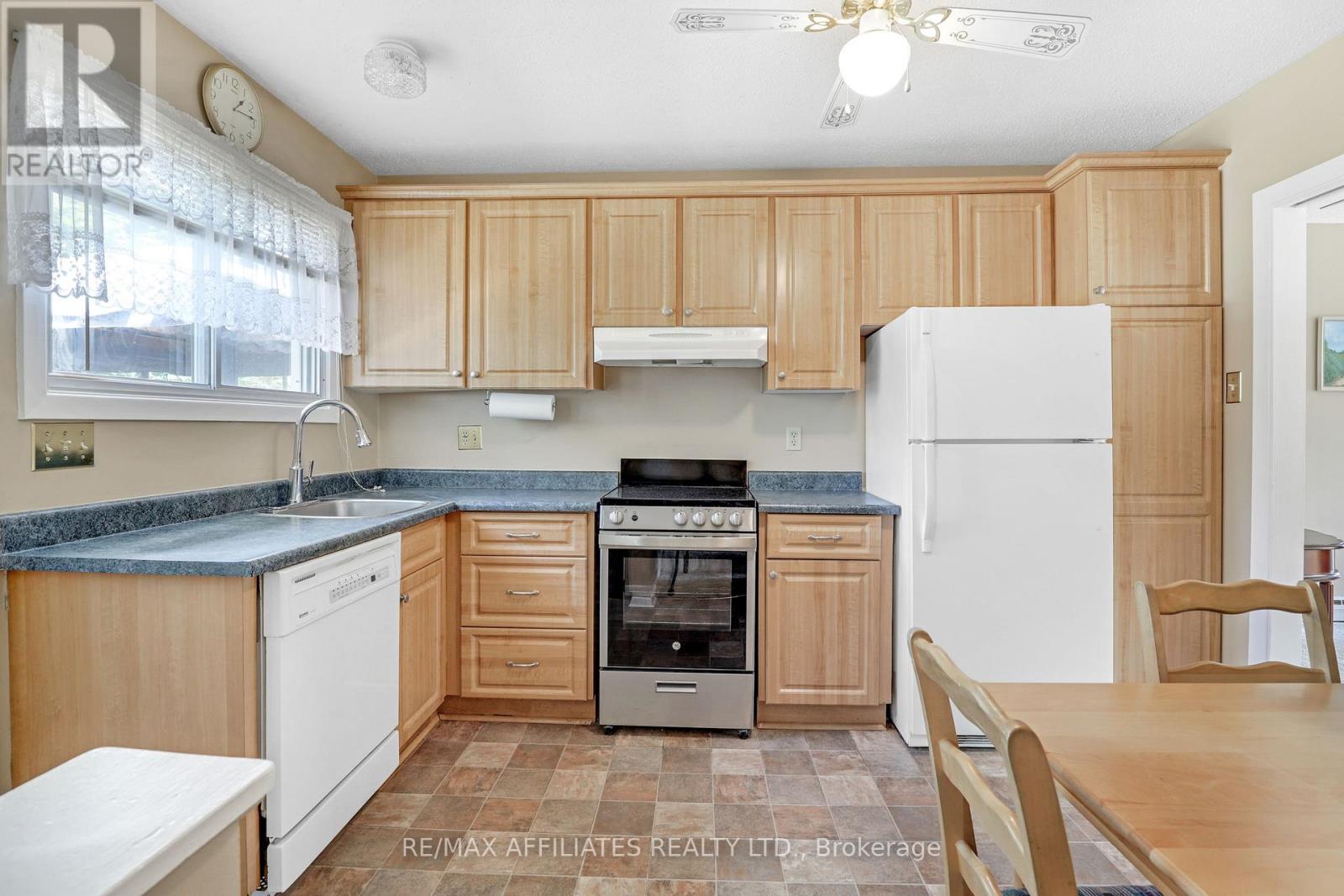 17 Canfield Road, Ottawa, Ontario  K2H 5S7 - Photo 2 - X12436501