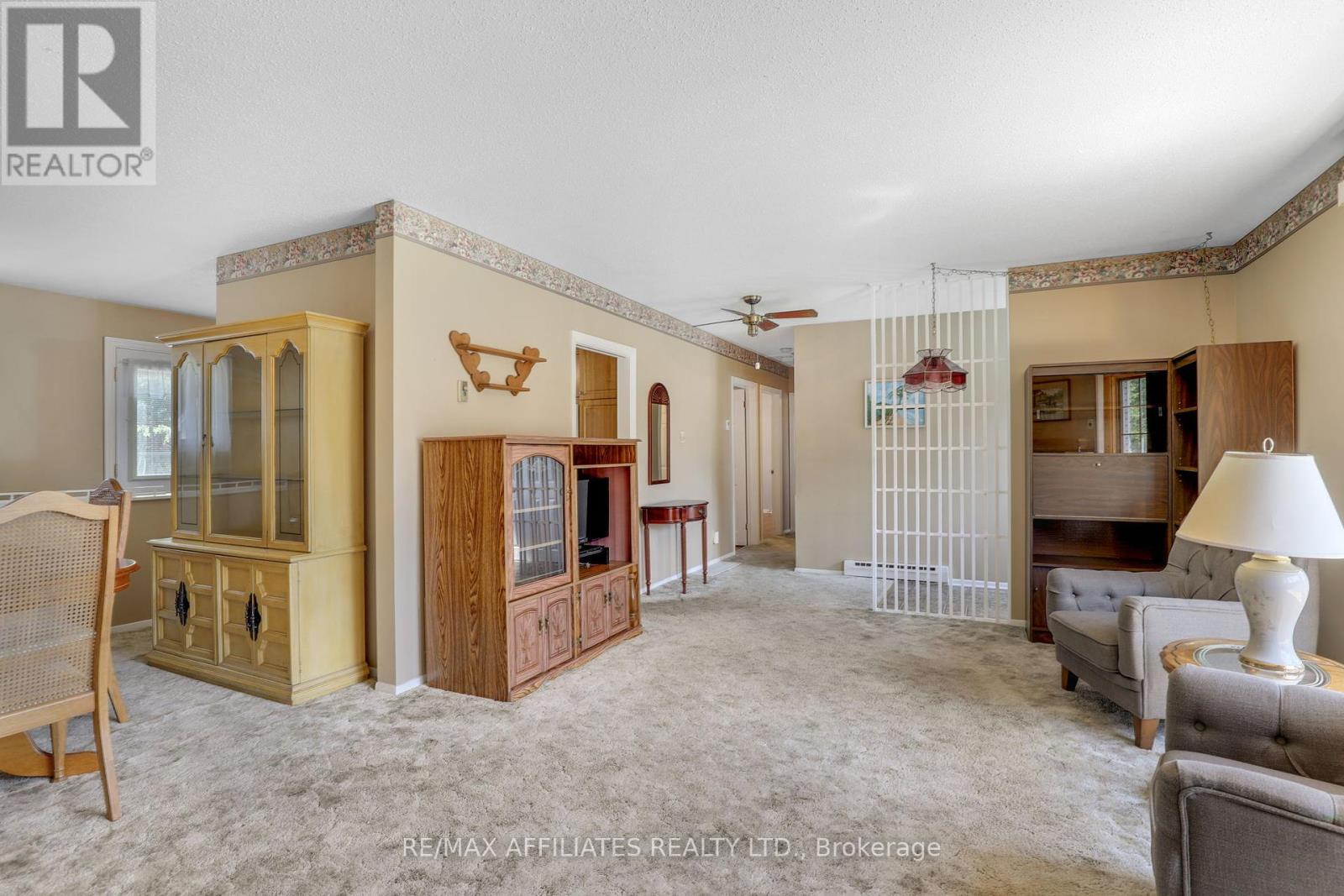 17 Canfield Road, Ottawa, Ontario  K2H 5S7 - Photo 3 - X12436501