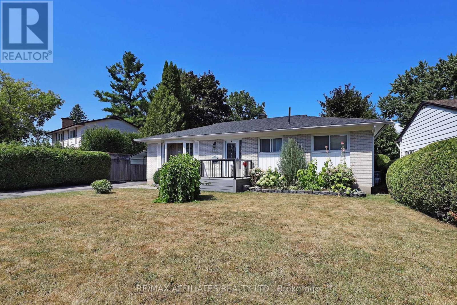17 Canfield Road, Ottawa, Ontario  K2H 5S7 - Photo 7 - X12436501