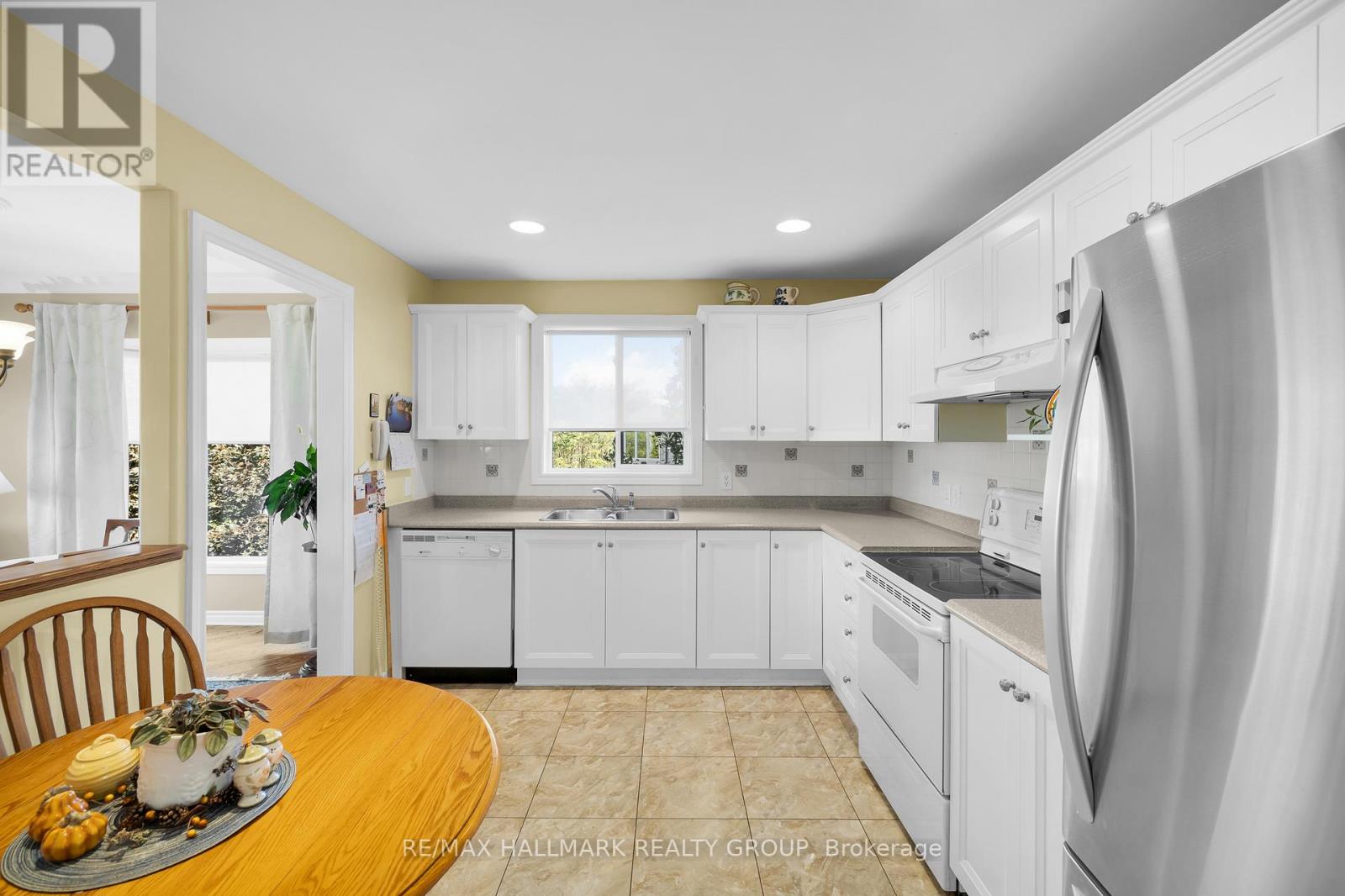 231 Beley Street, Brockville, Ontario  K6V 7J7 - Photo 8 - X12436522